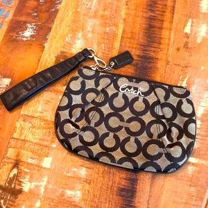 Coach Wristlet Gray + Black Print
